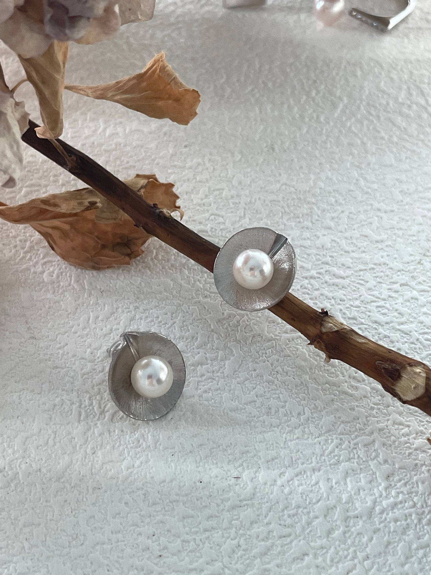 SHELL Pearl Earrings