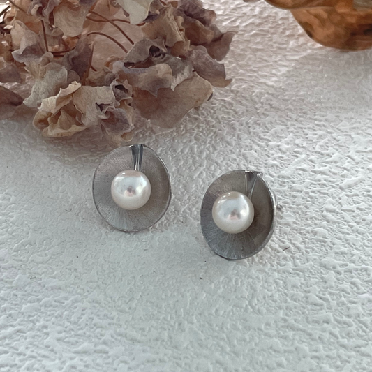 SHELL Pearl Earrings